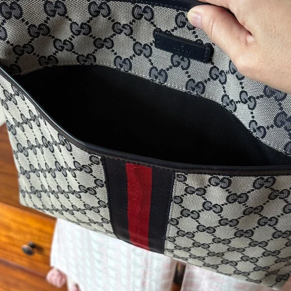 Gucci GG Supreme Sherry Line Messenger Bag - Picture 2 of 16